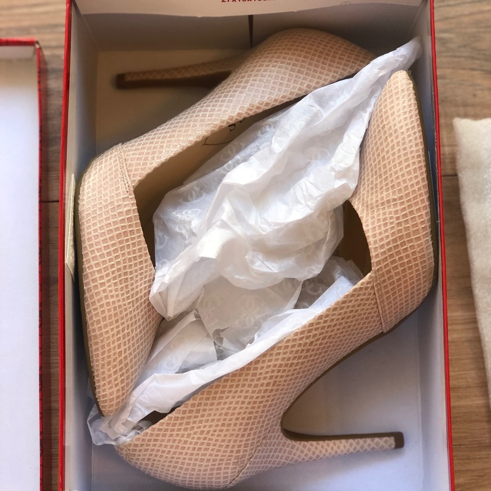 4” Guess Heels - Picture 2 of 6